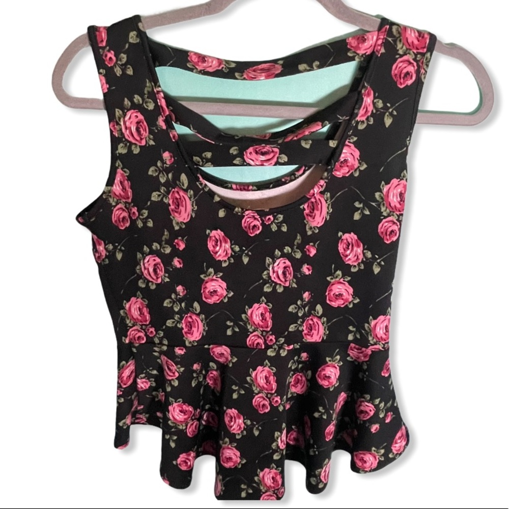 Floral Blouse with Ruffled Bottom - Picture 4 of 4